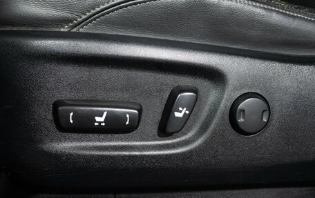 Toyota Land Cruiser Prado 150 рестайлинг 2, 2014 год, 3 099 585 рублей, 21 фотография
