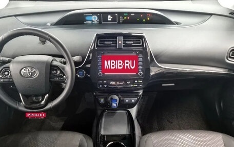 Toyota Prius IV XW50, 2022 год, 1 905 000 рублей, 6 фотография