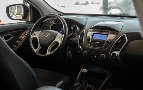 Hyundai ix35 I рестайлинг, 2013 год, 995 000 рублей, 13 фотография