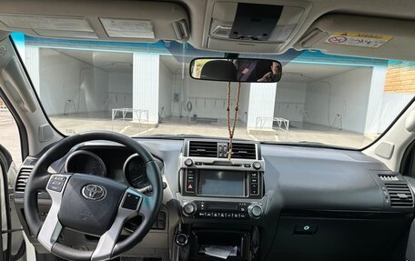 Toyota Land Cruiser Prado 150 рестайлинг 2, 2014 год, 3 290 000 рублей, 9 фотография