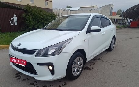 KIA Rio IV, 2017 год, 890 000 рублей, 2 фотография