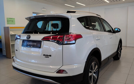 Toyota RAV4, 2017 год, 2 140 000 рублей, 2 фотография