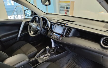 Toyota RAV4, 2017 год, 2 140 000 рублей, 5 фотография