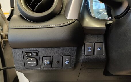 Toyota RAV4, 2017 год, 2 140 000 рублей, 10 фотография