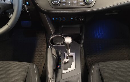 Toyota RAV4, 2017 год, 2 140 000 рублей, 13 фотография
