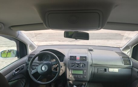 Volkswagen Touran III, 2003 год, 319 000 рублей, 6 фотография