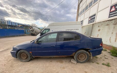 Toyota Avensis III рестайлинг, 2002 год, 100 000 рублей, 8 фотография