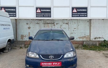 Toyota Avensis III рестайлинг, 2002 год, 100 000 рублей, 3 фотография