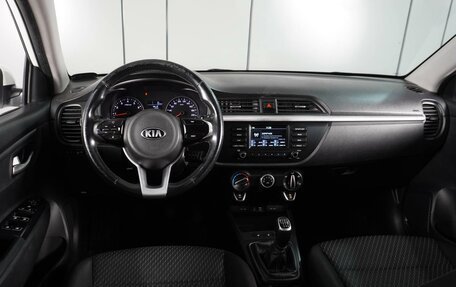 KIA Rio IV, 2018 год, 979 000 рублей, 6 фотография