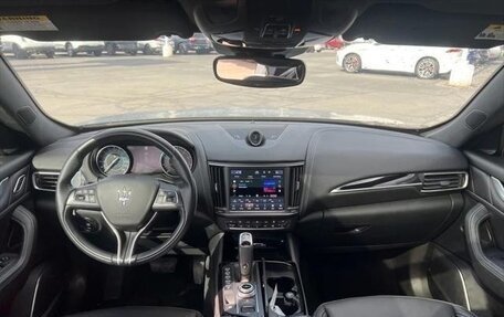 Maserati Levante I, 2022 год, 6 020 000 рублей, 9 фотография
