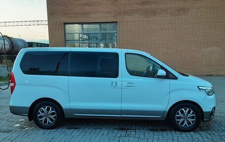 Hyundai H-1 II рестайлинг, 2018 год, 2 750 000 рублей, 3 фотография