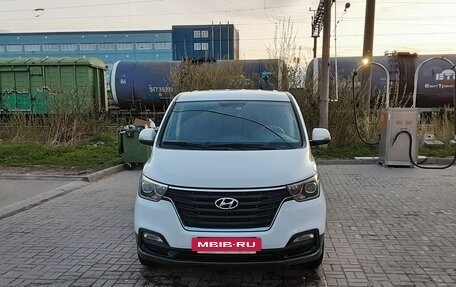 Hyundai H-1 II рестайлинг, 2018 год, 2 750 000 рублей, 2 фотография