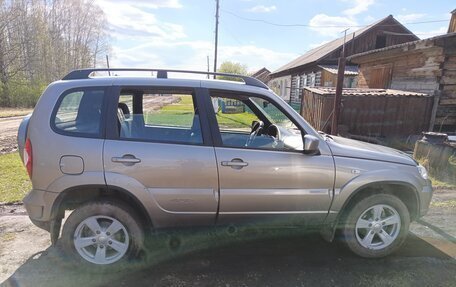 Chevrolet Niva I рестайлинг, 2013 год, 635 000 рублей, 4 фотография