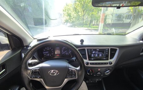 Hyundai Solaris II рестайлинг, 2019 год, 1 310 000 рублей, 10 фотография