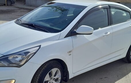 Hyundai Solaris II рестайлинг, 2015 год, 1 240 000 рублей, 3 фотография