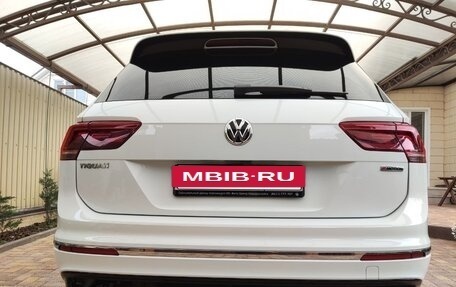 Volkswagen Tiguan II, 2018 год, 3 200 000 рублей, 6 фотография