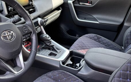 Toyota RAV4, 2019 год, 3 250 000 рублей, 5 фотография