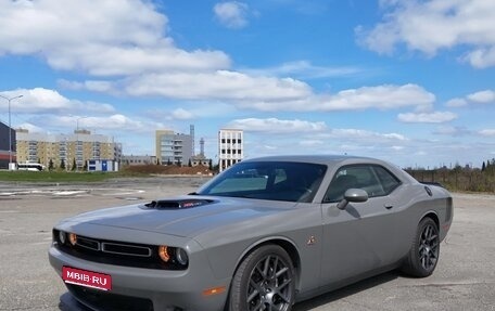 Dodge Challenger III рестайлинг 2, 2017 год, 5 750 000 рублей, 1 фотография