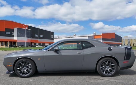 Dodge Challenger III рестайлинг 2, 2017 год, 5 750 000 рублей, 4 фотография
