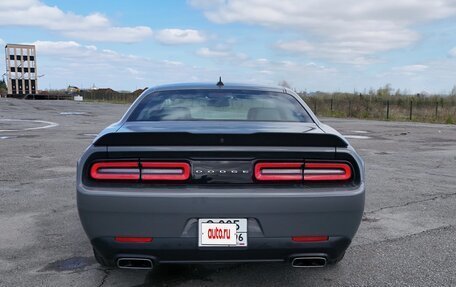 Dodge Challenger III рестайлинг 2, 2017 год, 5 750 000 рублей, 5 фотография