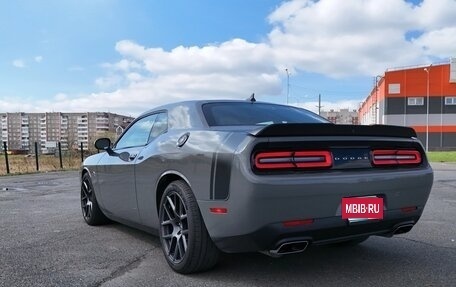 Dodge Challenger III рестайлинг 2, 2017 год, 5 750 000 рублей, 10 фотография
