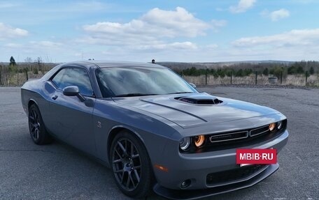 Dodge Challenger III рестайлинг 2, 2017 год, 5 750 000 рублей, 9 фотография