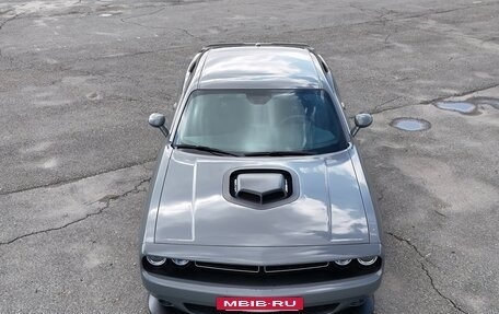 Dodge Challenger III рестайлинг 2, 2017 год, 5 750 000 рублей, 12 фотография