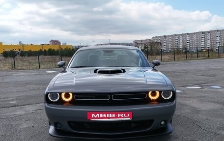 Dodge Challenger III рестайлинг 2, 2017 год, 5 750 000 рублей, 6 фотография