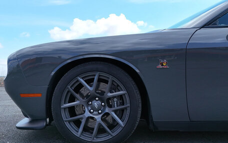Dodge Challenger III рестайлинг 2, 2017 год, 5 750 000 рублей, 19 фотография