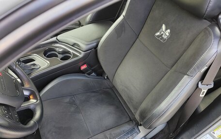 Dodge Challenger III рестайлинг 2, 2017 год, 5 750 000 рублей, 24 фотография