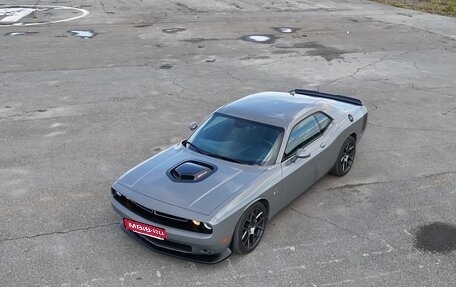 Dodge Challenger III рестайлинг 2, 2017 год, 5 750 000 рублей, 13 фотография