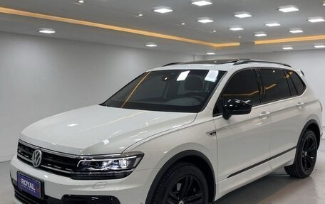 Volkswagen Tiguan II, 2020 год, 1 122 000 рублей, 3 фотография