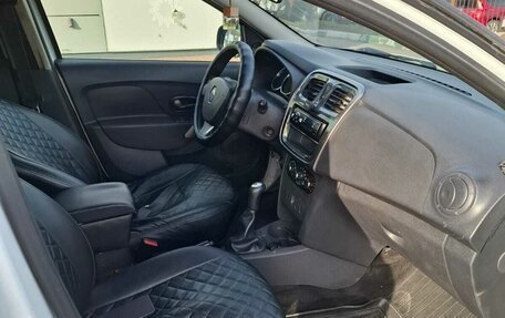 Renault Logan II, 2017 год, 410 000 рублей, 4 фотография