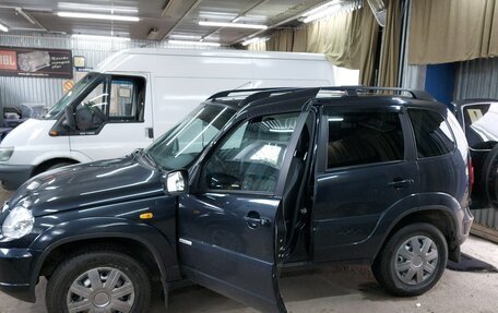 Chevrolet Niva I рестайлинг, 2012 год, 570 000 рублей, 3 фотография