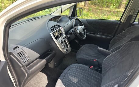Toyota Ractis I, 2010 год, 799 999 рублей, 8 фотография