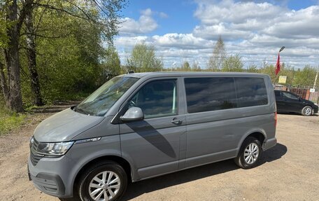 Volkswagen Caravelle T6 рестайлинг, 2021 год, 4 550 000 рублей, 1 фотография