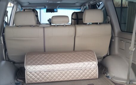 Toyota Land Cruiser 100 рестайлинг 2, 2001 год, 1 800 000 рублей, 12 фотография