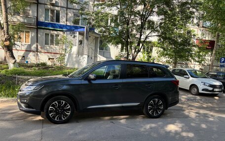 Mitsubishi Outlander III рестайлинг 3, 2022 год, 2 850 000 рублей, 4 фотография