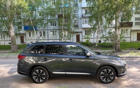 Mitsubishi Outlander III рестайлинг 3, 2022 год, 2 850 000 рублей, 3 фотография