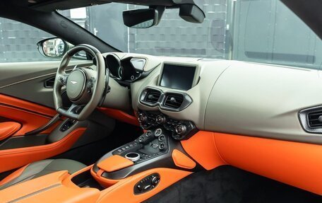 Aston Martin V12 Vantage, 2022 год, 22 970 000 рублей, 15 фотография