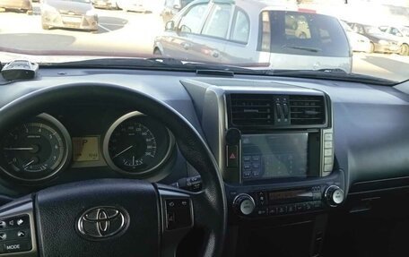Toyota Land Cruiser Prado 150 рестайлинг 2, 2011 год, 2 520 000 рублей, 10 фотография