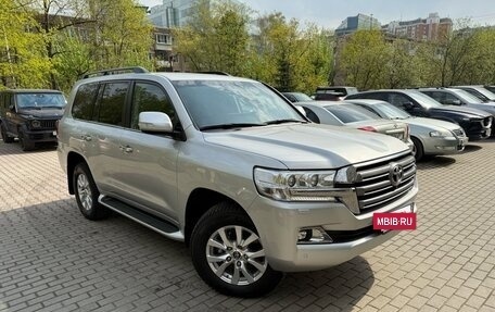 Toyota Land Cruiser 200, 2020 год, 8 900 000 рублей, 2 фотография