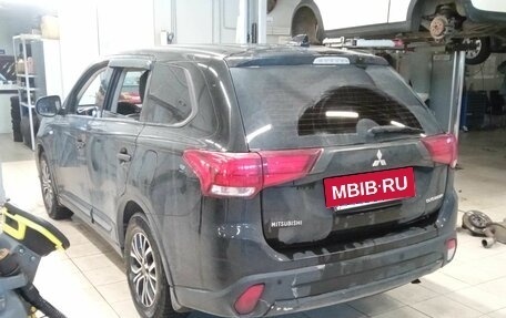 Mitsubishi Outlander III рестайлинг 3, 2017 год, 1 418 000 рублей, 4 фотография