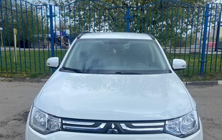 Mitsubishi Outlander III рестайлинг 3, 2013 год, 1 500 000 рублей, 2 фотография