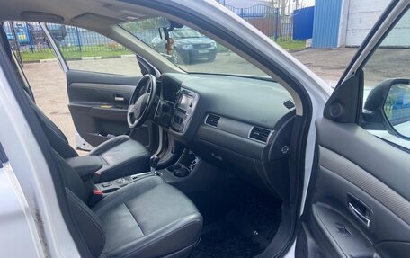 Mitsubishi Outlander III рестайлинг 3, 2013 год, 1 500 000 рублей, 10 фотография