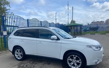 Mitsubishi Outlander III рестайлинг 3, 2013 год, 1 500 000 рублей, 4 фотография