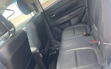 Mitsubishi Outlander III рестайлинг 3, 2013 год, 1 500 000 рублей, 9 фотография