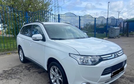 Mitsubishi Outlander III рестайлинг 3, 2013 год, 1 500 000 рублей, 3 фотография