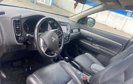 Mitsubishi Outlander III рестайлинг 3, 2013 год, 1 500 000 рублей, 8 фотография
