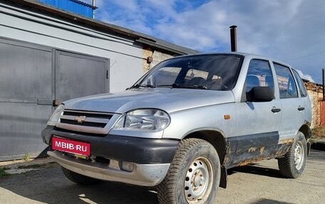 Chevrolet Niva I рестайлинг, 2003 год, 215 000 рублей, 1 фотография